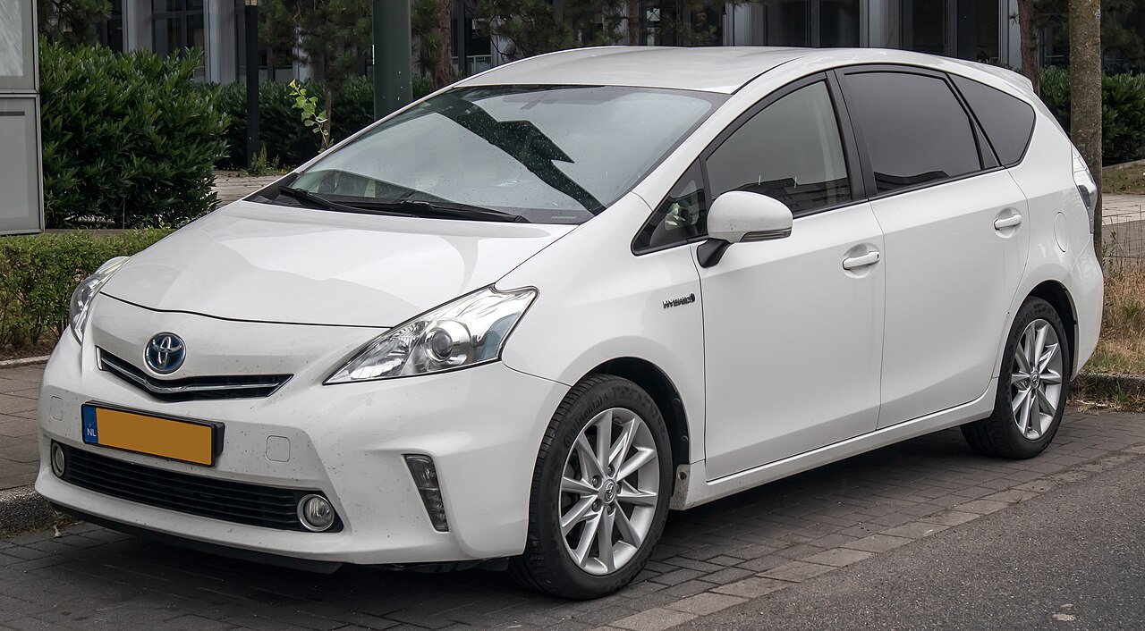 Toyota Prius v